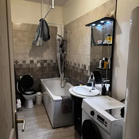 Freshly Renovated Apartment, Comfort And Charm * Montagnac
